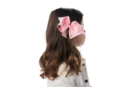 girl with light brown hair wearing medium sized bow